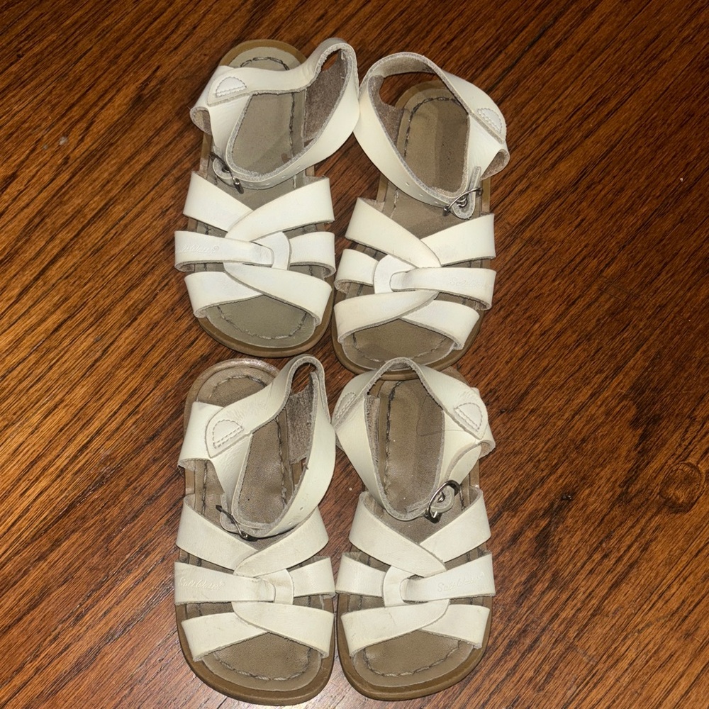 Kids salt water Sandals sizes 7 & 8 still good for play times water plays